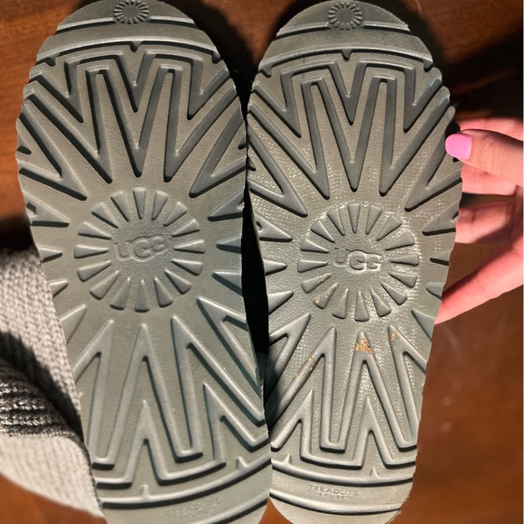 Gray Slouchy UGGS with accent buttons - Picture 5 of 7